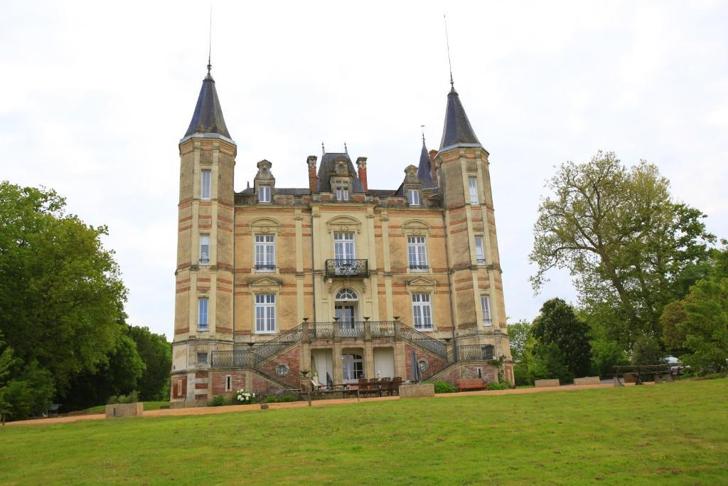 Bed and Breakfast Château de l'Oiselinière à Gorges  Extérieur photo